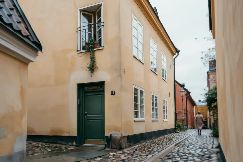 varsam renovering av innerg rdshus med nytt g rdsbj lklag