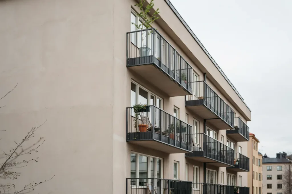balkongrenovering och byte av r cken p flerbostadshus i s tra