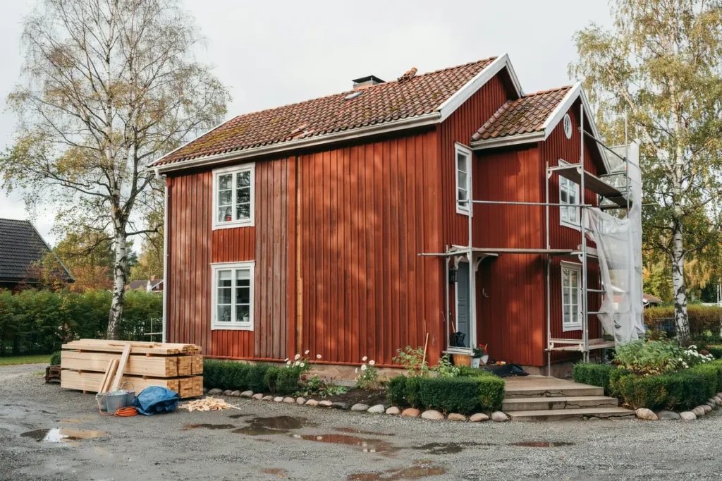 bygga renovera eller anlita hj lp i s rmland s g r du r tt val f r huset